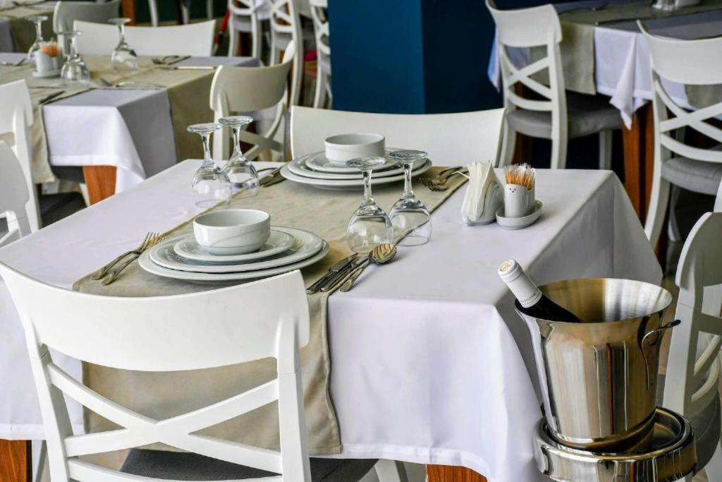 Mimoza Beachfront Hotel & Restaurant ファマグスタ エクステリア 写真