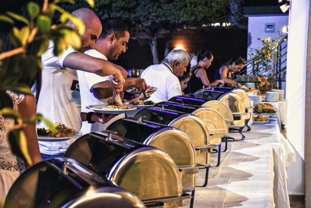 Mimoza Beachfront Hotel & Restaurant ファマグスタ エクステリア 写真