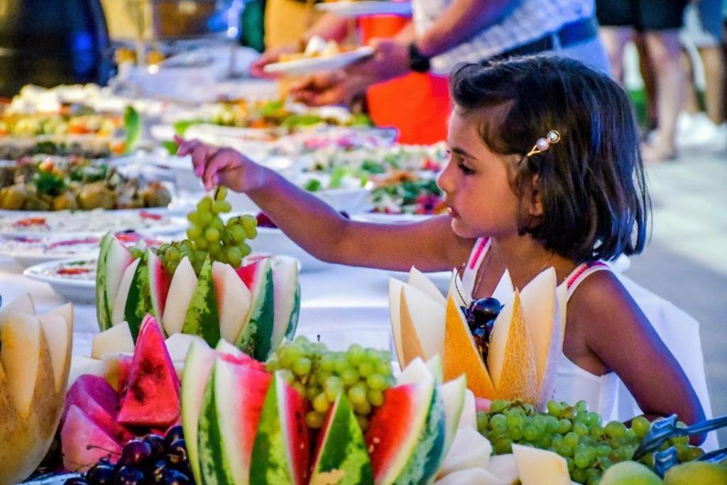 Mimoza Beachfront Hotel & Restaurant ファマグスタ エクステリア 写真