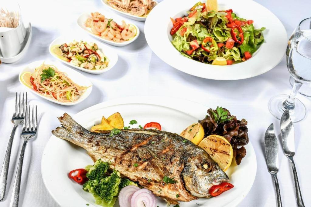 Mimoza Beachfront Hotel & Restaurant ファマグスタ エクステリア 写真