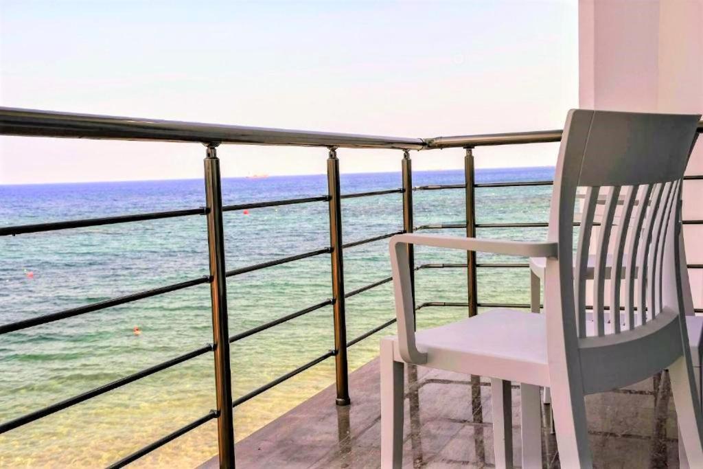 Mimoza Beachfront Hotel & Restaurant ファマグスタ エクステリア 写真
