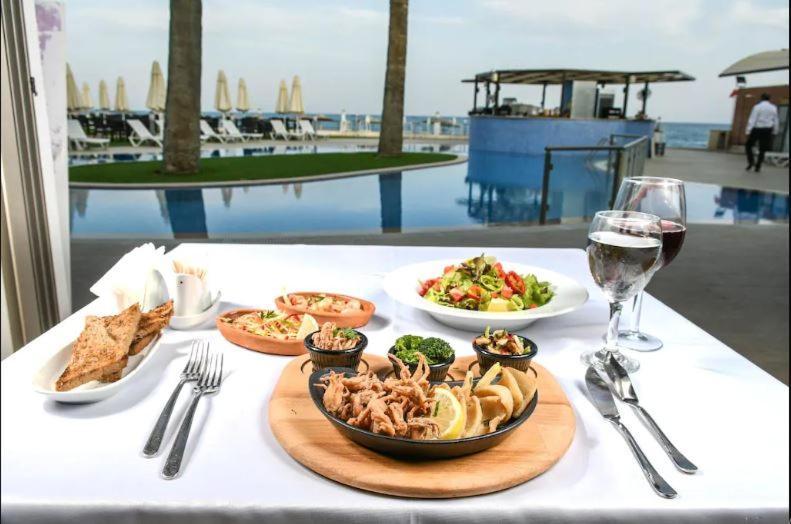 Mimoza Beachfront Hotel & Restaurant ファマグスタ エクステリア 写真