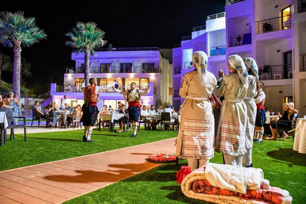 Mimoza Beachfront Hotel & Restaurant ファマグスタ エクステリア 写真